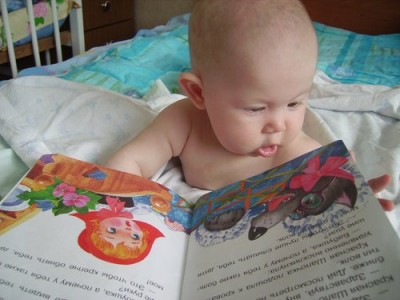 маленький ребенок и книга